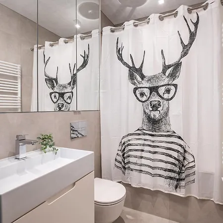 Apartment Cohost I Garage Parking Included, Spacious, Lovely W-balcony At Paupys Vilnius