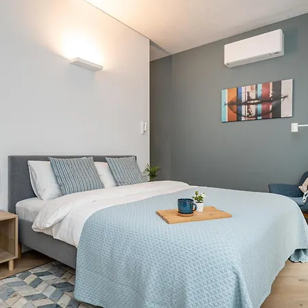 Cohost I Garage Parking Included, Spacious, Lovely W-balcony At Paupys *