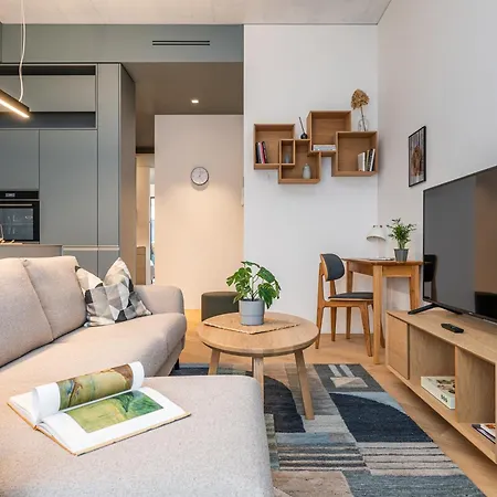 Cohost I Garage Parking Included, Spacious, Lovely W-balcony At Paupys Διαμέρισμα *