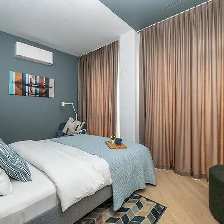 Cohost I Garage Parking Included, Spacious, Lovely W-balcony At Paupys Апартаменты *
