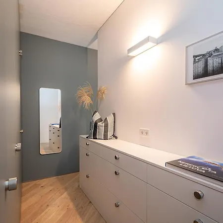 Cohost I Garage Parking Included, Spacious, Lovely W-balcony At Paupys Apartamento