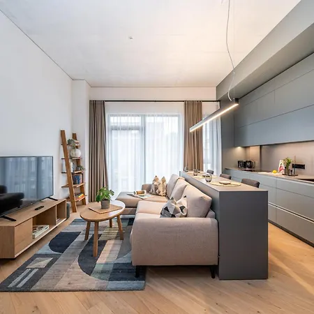 Apartamento Cohost I Garage Parking Included, Spacious, Lovely W-balcony At Paupys Vilna